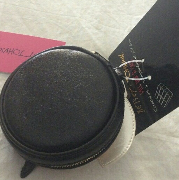 bee zippered insert pillbox NWT - Picture 2 of 3